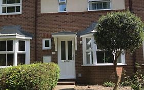 Cosy & Quaint 2 Bed House. Pet Friendly.